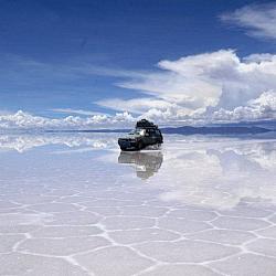 O Salar de Uyuni é um deserto de sal encontrado na Bolívia com a maior concentração de lítio do mundo